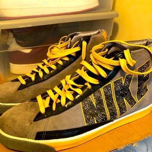 Mens Yellow & Gray Nike